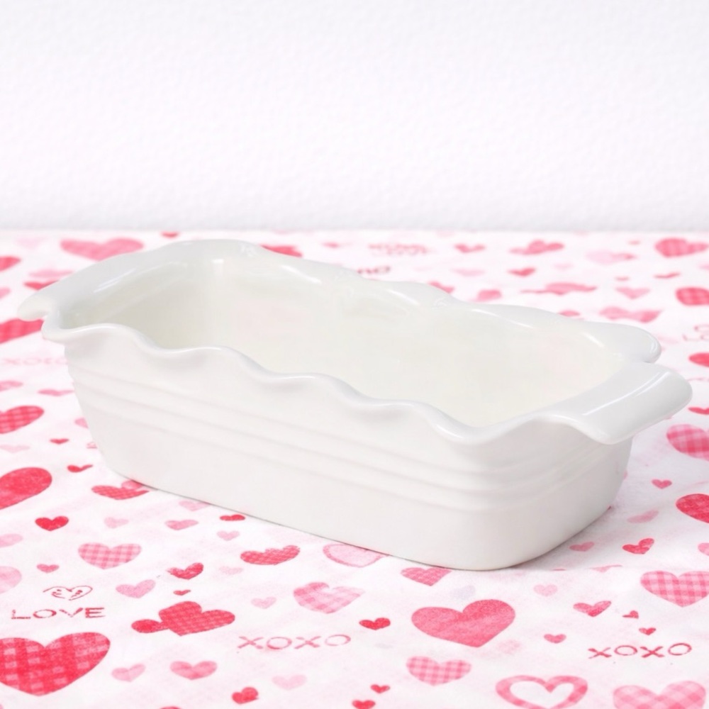 Target Bullseye Playground Christmas White Scalloped Ceramic Broad Loaf Pan